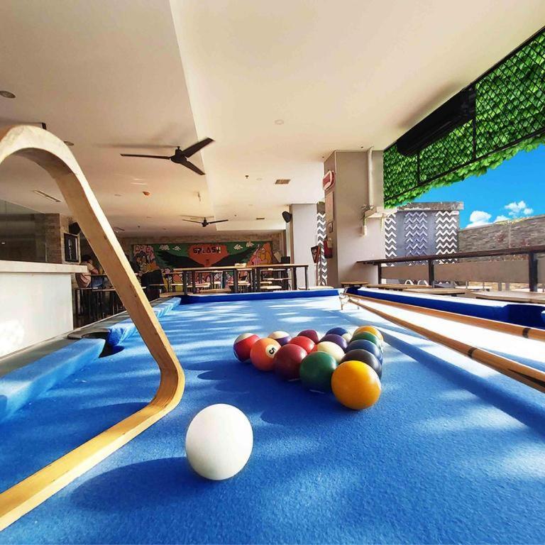 Royal Bay Hotel Makassar Exterior photo