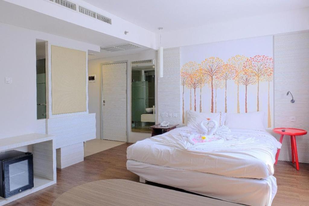 Royal Bay Hotel Makassar Exterior photo