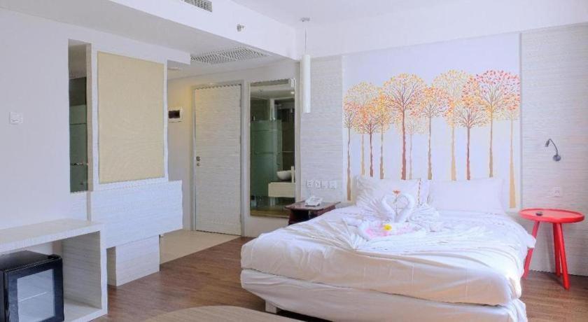 Royal Bay Hotel Makassar Exterior photo